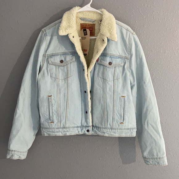 Levi's Jackets & Blazers - Levi’s original shepra trucker jacket size L